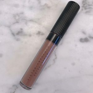 Victoria Beckham lip gloss in desert heat. Terracota nude.